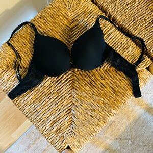 Calvin Klein Bra Push Up Bra Black Lace Trimmed Straps 34B